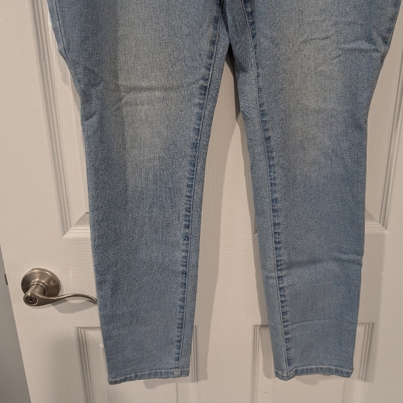 D. Jeans Light Wash High Waist Skinny Denim Jeans in Size 16 - Picture 4 of 10